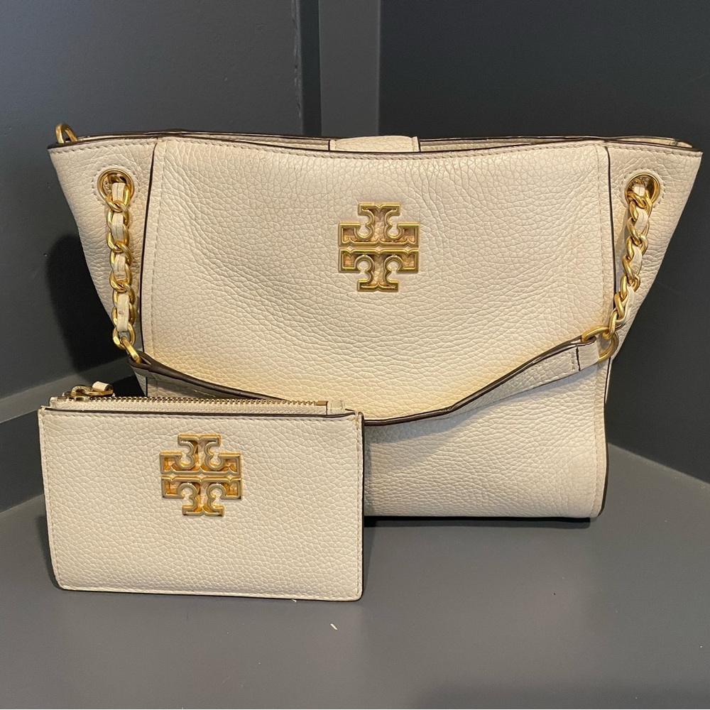 Tory Burch Cream Handbag / Crossbody with Gold Britten Logo and Chain Accents.
